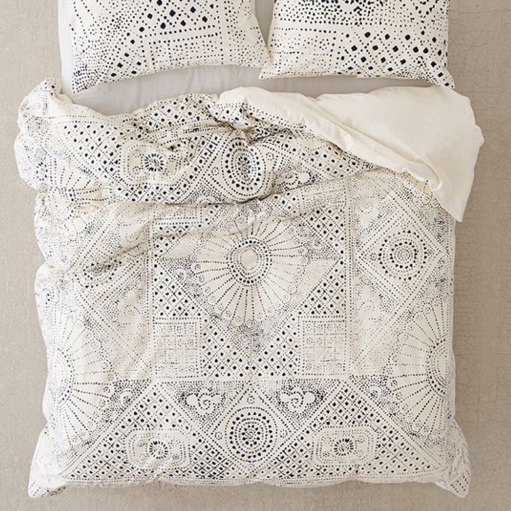 BRAND NEW Urban Outfitters Queen Size Duvet Cover